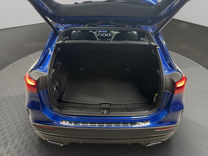 Vehicle image MERCEDES-BENZ GLA 200