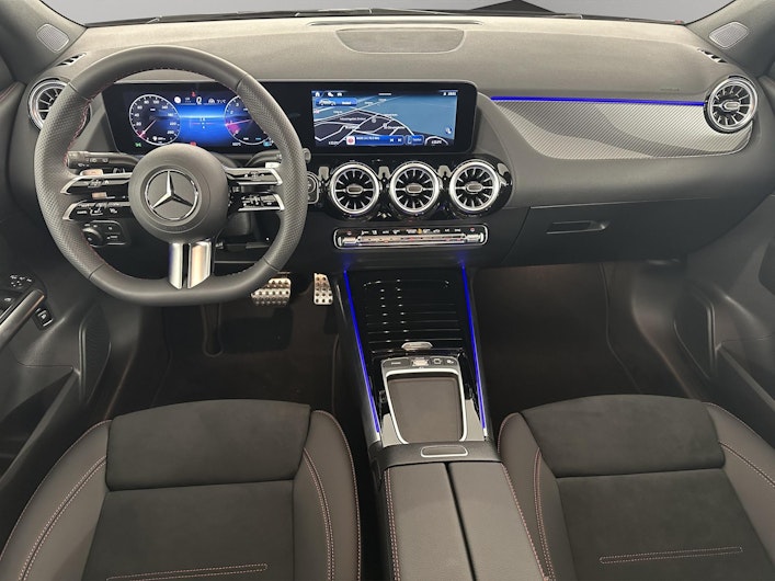 Vehicle image MERCEDES-BENZ GLA 200