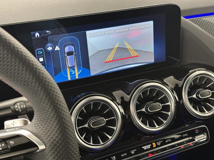 Vehicle image MERCEDES-BENZ GLA 200