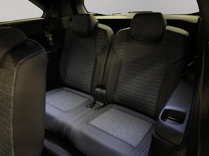 Vehicle image PEUGEOT 5008