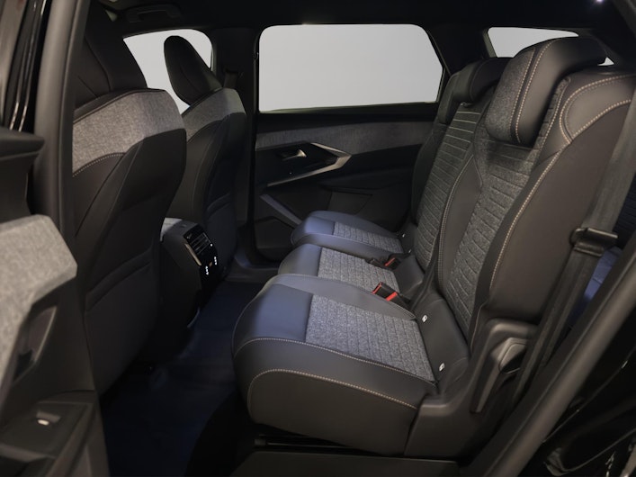 Vehicle image PEUGEOT 5008