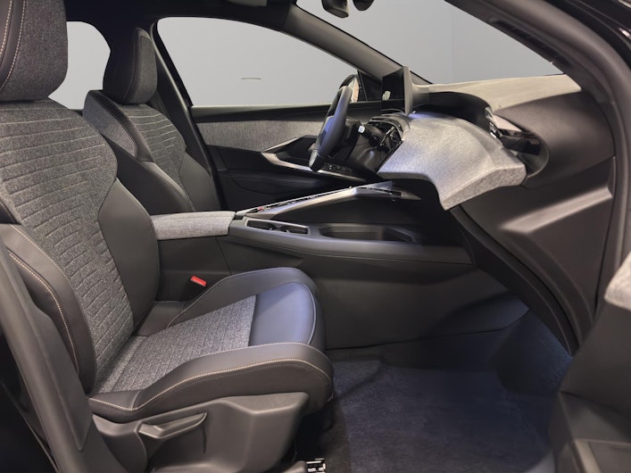 Vehicle image PEUGEOT 5008