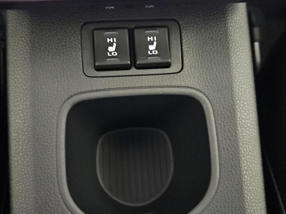 Vehicle image 18 Vehicle image 18