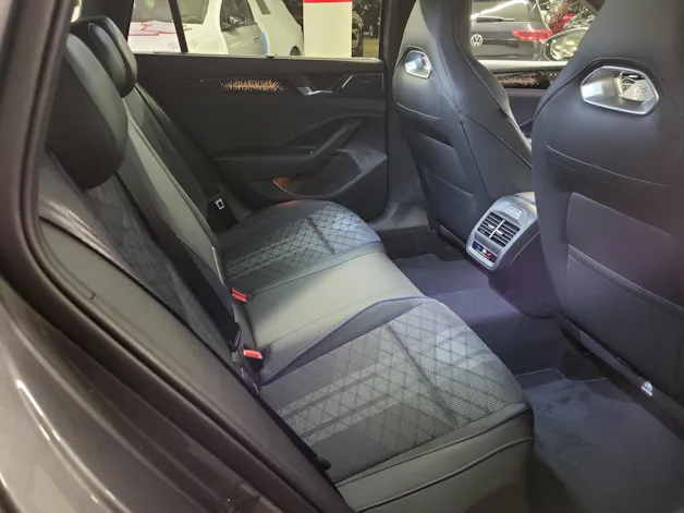 VW Passat Variant 2.0 TSI R-Line DSG 4moti