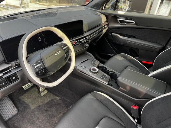 Vehicle image 4 Vehicle image 4