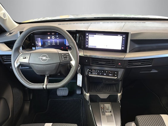 Vehicle image 4 Vehicle image 4