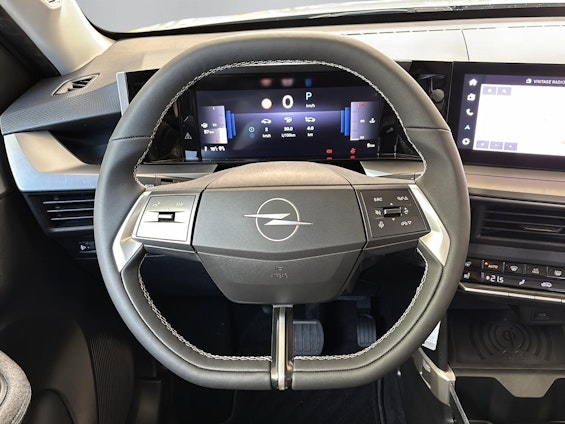 Vehicle image 3 Vehicle image 3