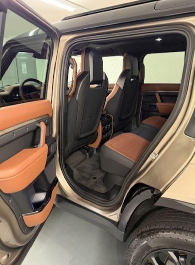 Vehicle image LAND ROVER DEFENDER