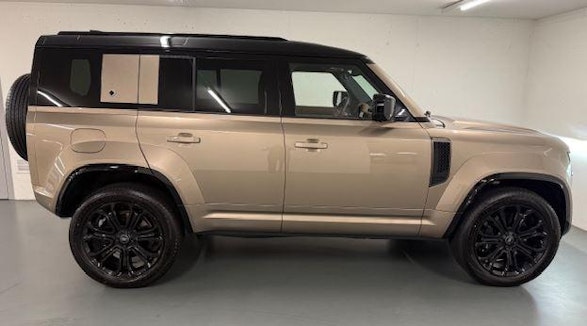 LAND ROVER Defender 110 4.4 V8 Octa 2