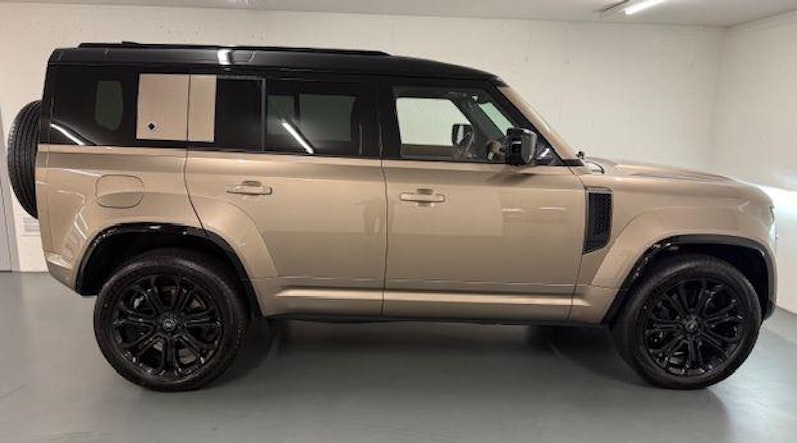 Vehicle image LAND ROVER DEFENDER