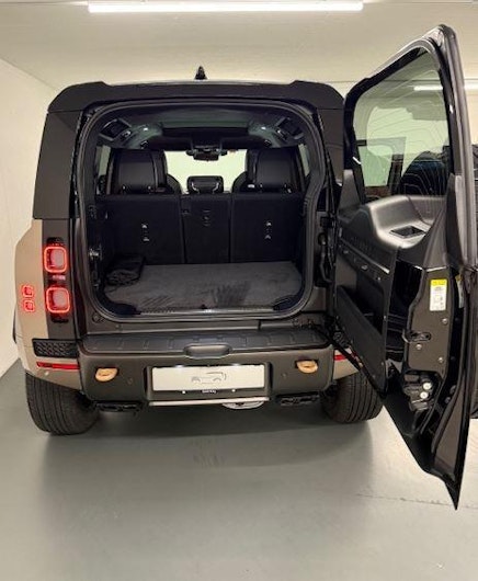 Vehicle image LAND ROVER DEFENDER