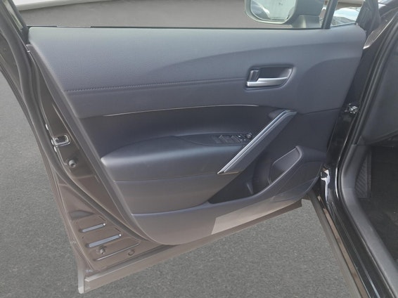 Vehicle image 16 Vehicle image 16