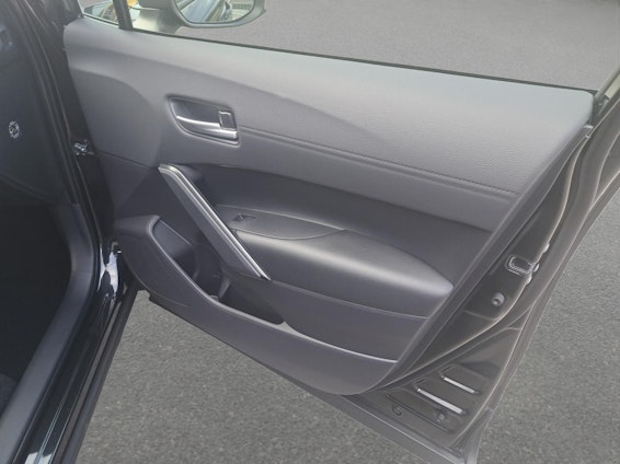 Vehicle image 17 Vehicle image 17