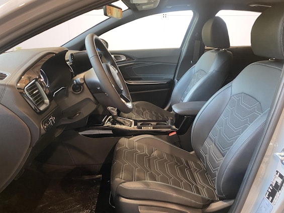 Vehicle image 8 Vehicle image 8