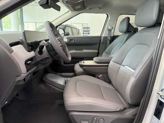 Vehicle image 9 Vehicle image 9