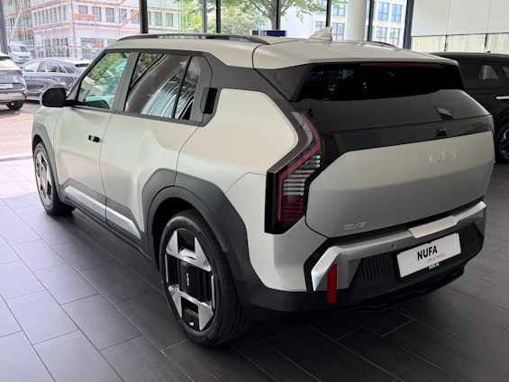 Vehicle image 6 Vehicle image 6