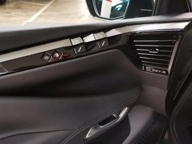 DS Automobiles 4 1.6 E-Tense Trocadero