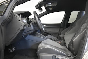 Vehicle image VW Golf VIII Variant 2.0 TSI R-Line DSG 4motion