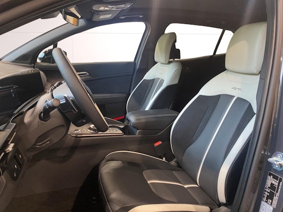 Vehicle image 8 Vehicle image 8