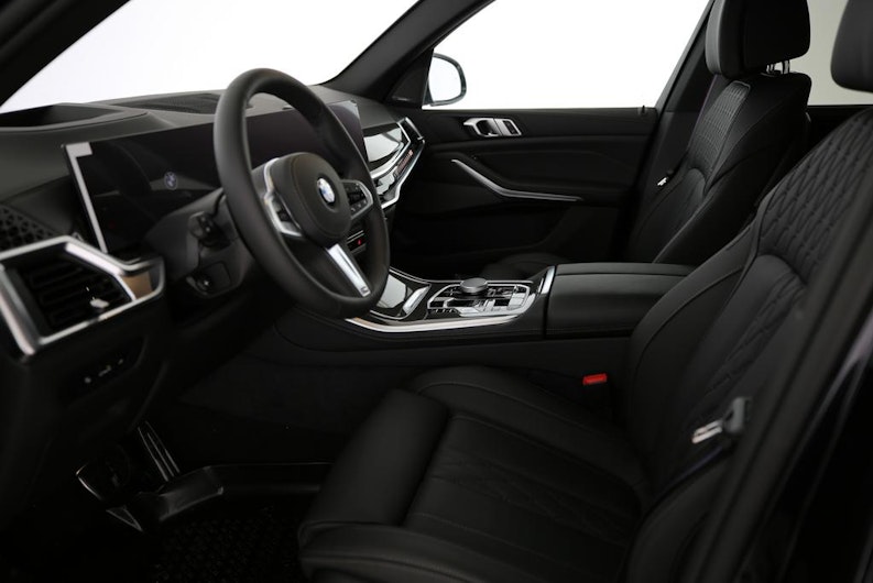 Vehicle image BMW X5