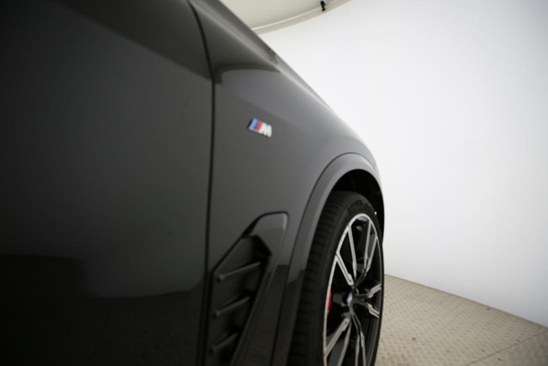 Vehicle image BMW X5