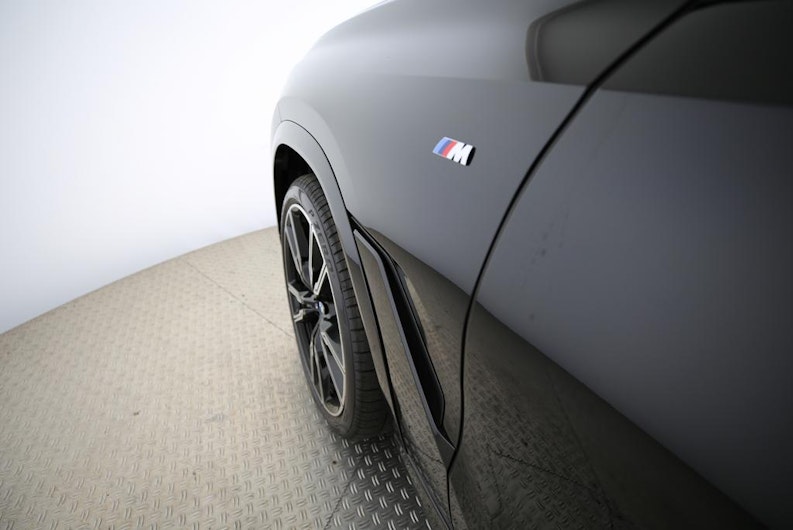 Vehicle image BMW X6