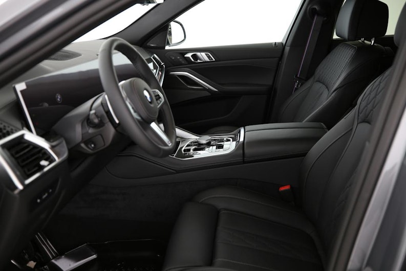 Vehicle image BMW X6