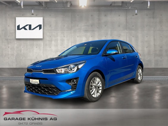 First vehicle image