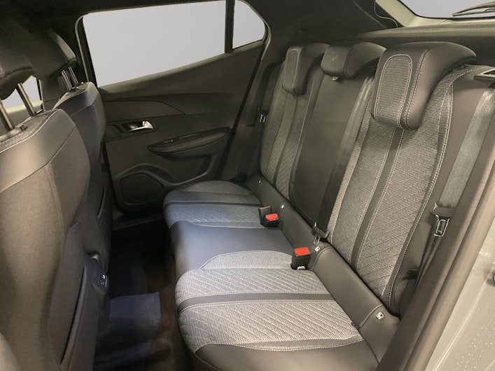 Vehicle image PEUGEOT 2008