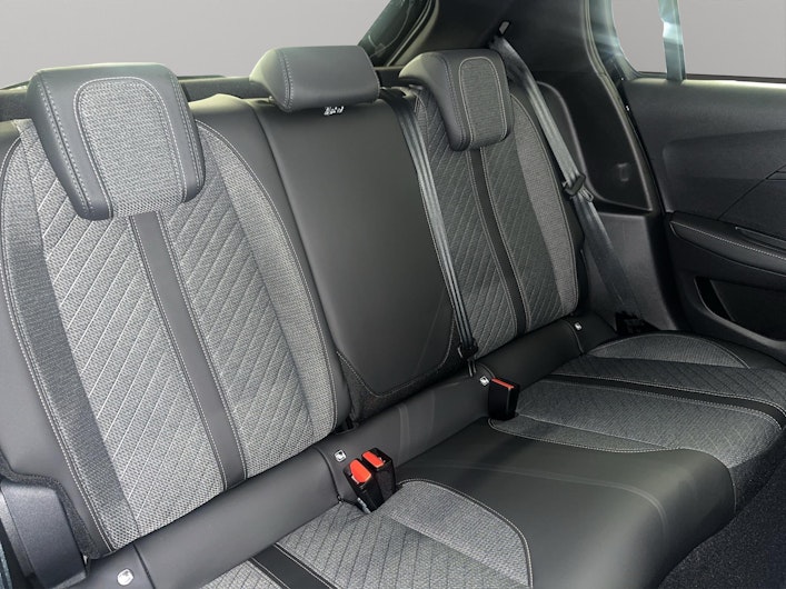 Vehicle image PEUGEOT 208