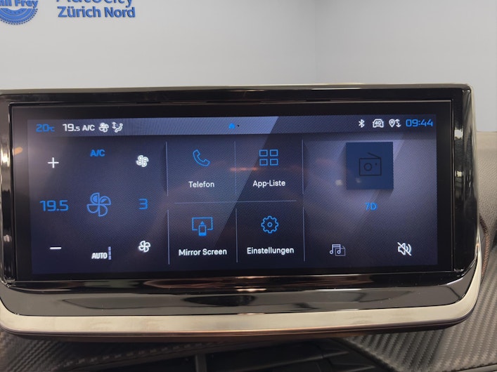 Vehicle image PEUGEOT 208