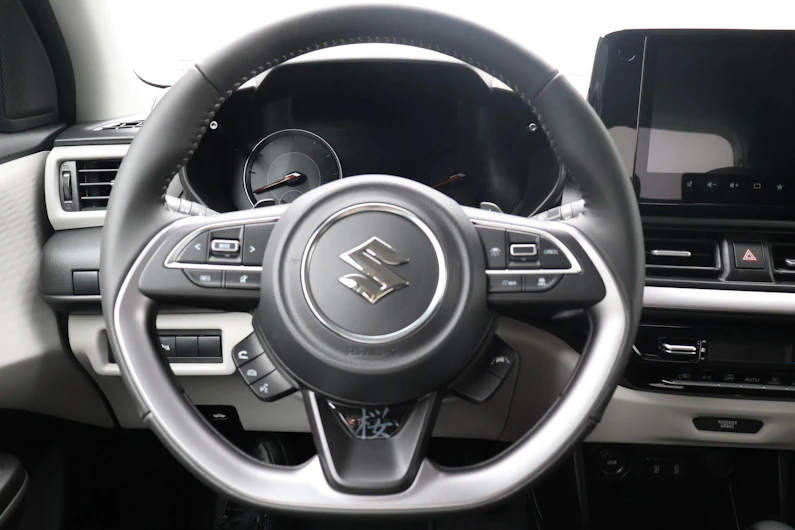 Fahrzeugbild SUZUKI SWIFT