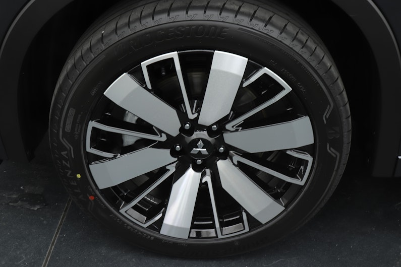 Vehicle image MITSUBISHI OUTLANDER