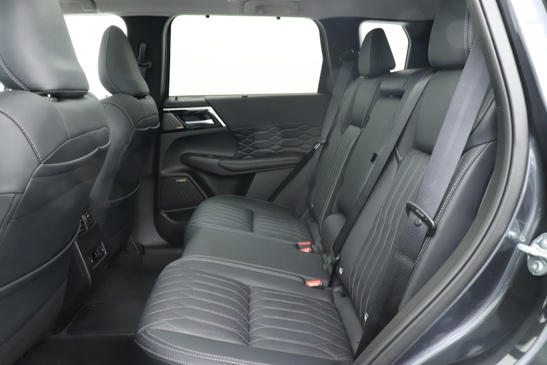 Vehicle image MITSUBISHI OUTLANDER