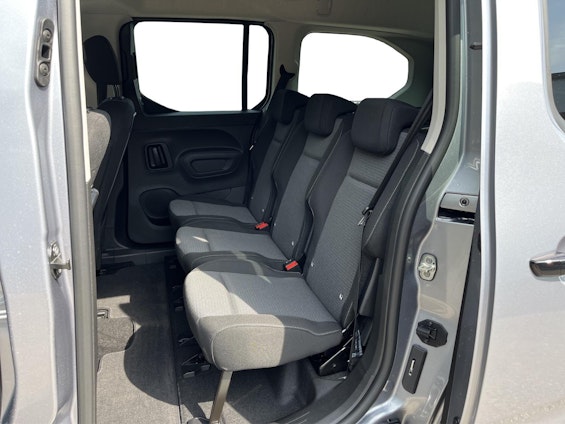 Vehicle image 23