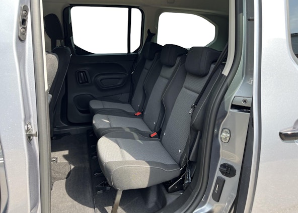 Vehicle image 10 Vehicle image 10