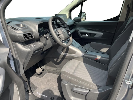 Vehicle image 18 Vehicle image 18