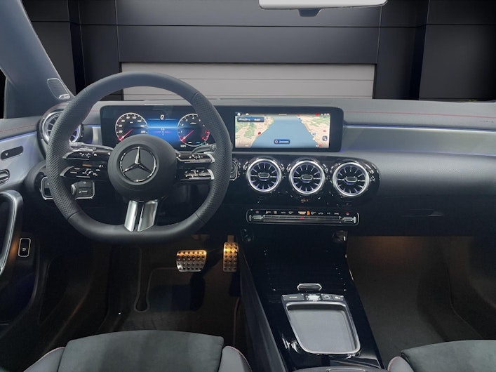 Vehicle image MERCEDES-BENZ CLA 200