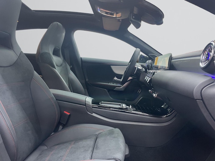 Vehicle image MERCEDES-BENZ CLA 200