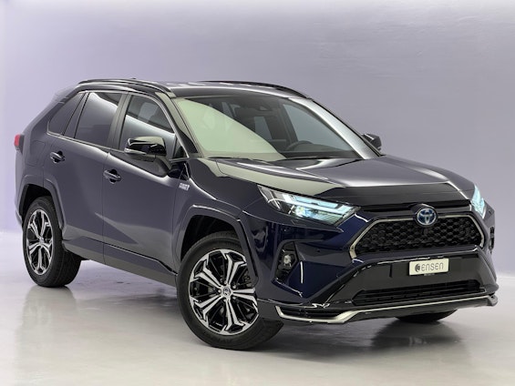 First vehicle image