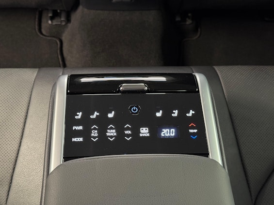 Vehicle image 18 Vehicle image 18