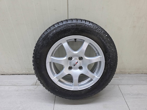 Vehicle image 15