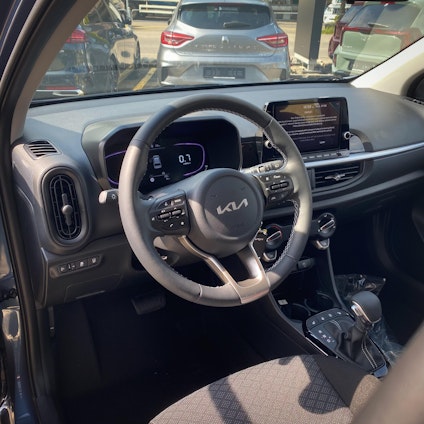 Vehicle image 18 Vehicle image 18