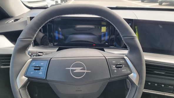 Vehicle image 9 Vehicle image 9