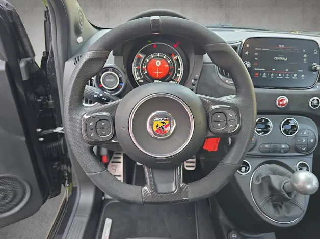 Fiat 695 Abarth 1.4 T-Jet 180 75 Anniversario
