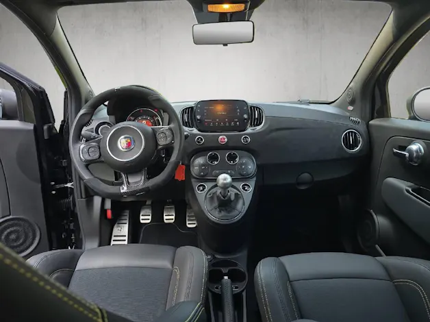 Fiat 695 Abarth 1.4 T-Jet 180 75 Anniversario