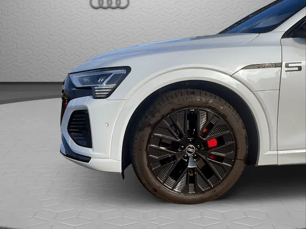 Audi Q8 55 e-tron Black Edition quattro