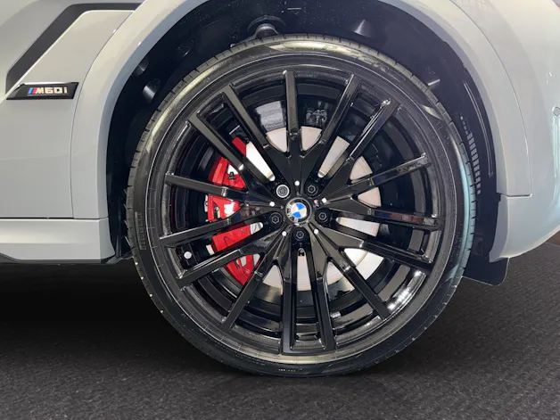 BMW X6 M60i