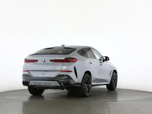 BMW X6 M60i