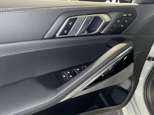 BMW X6 M60i